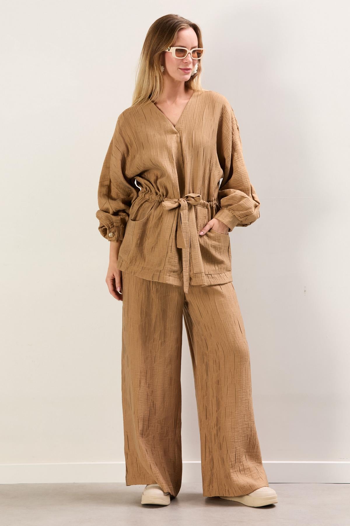 A41655 Aguaje Beli Kuşaklı Pantolonlu Takım