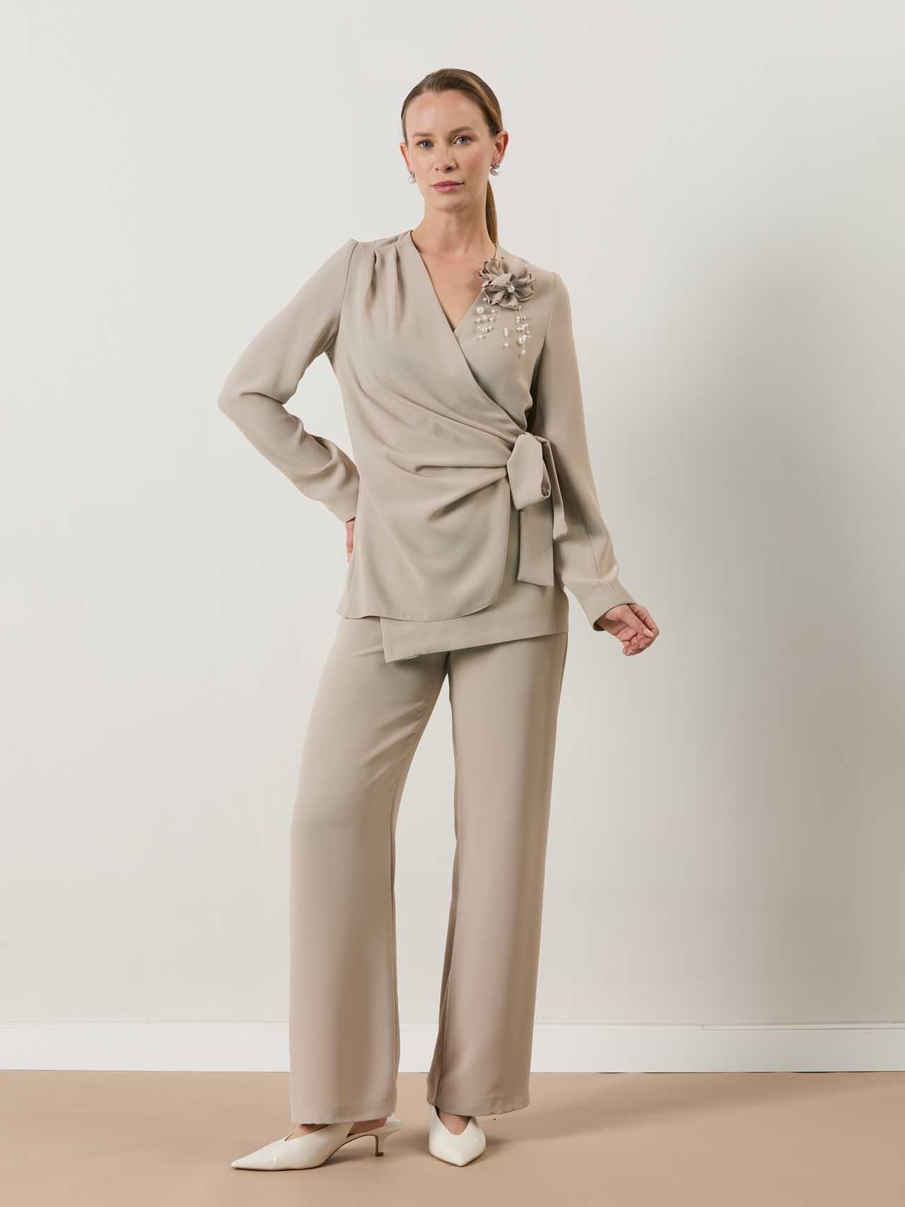 A70485 Aguaje Broş Detaylı Pantolonlu Takım