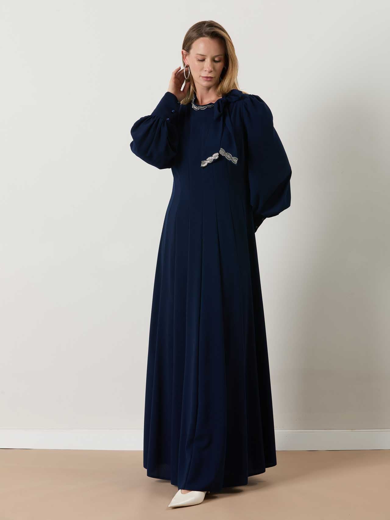 A70305 Aguaje Yakası Taş Detaylı Elbise