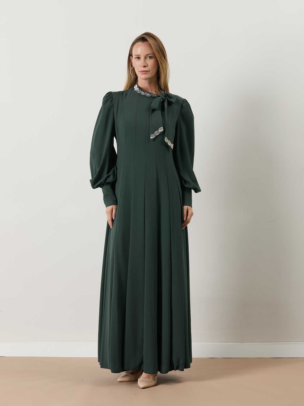 A70305 Aguaje Yakası Taş Detaylı Elbise